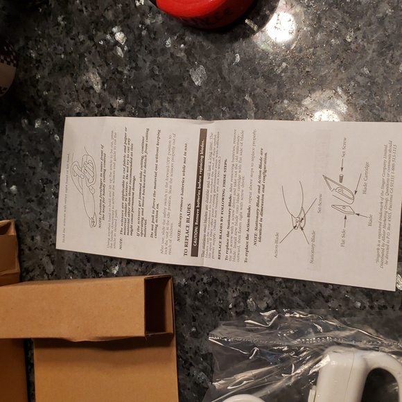 Singer White  Scissors - Picture 6 of 7